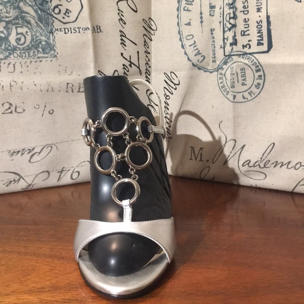 Ellen Tracy silver selina sandal